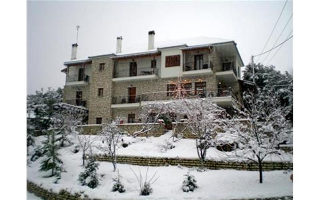 Traditional Marousio Pensión Rodavgi